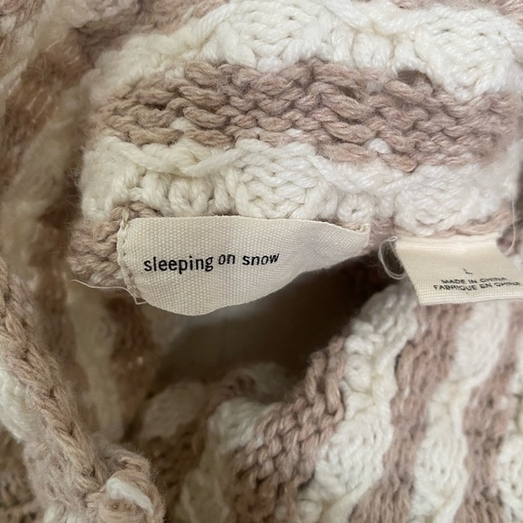 Chic Beige and Cream Women's Sweater - Picture 3 of 7